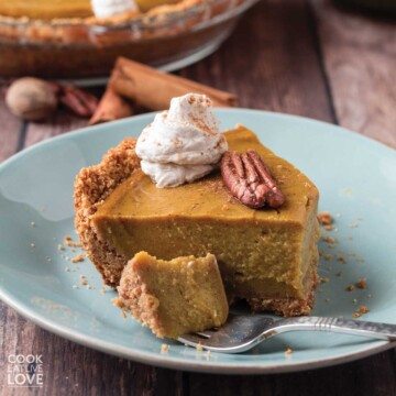 cookie crumb pumpkin pie
