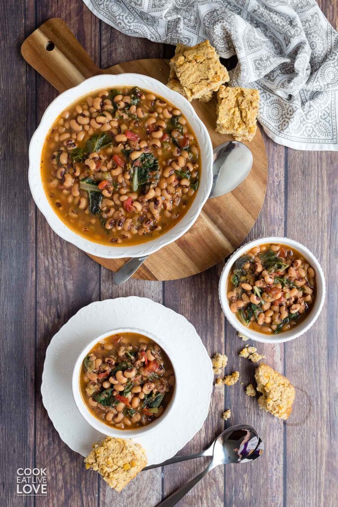 Black eyed peas instant pot served up on the table with cornbread.