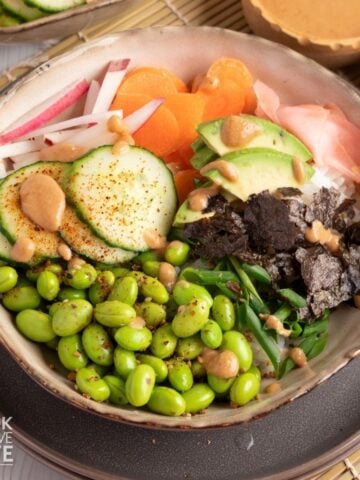 A vegan sushi bowl with edamame and lots of toppings.