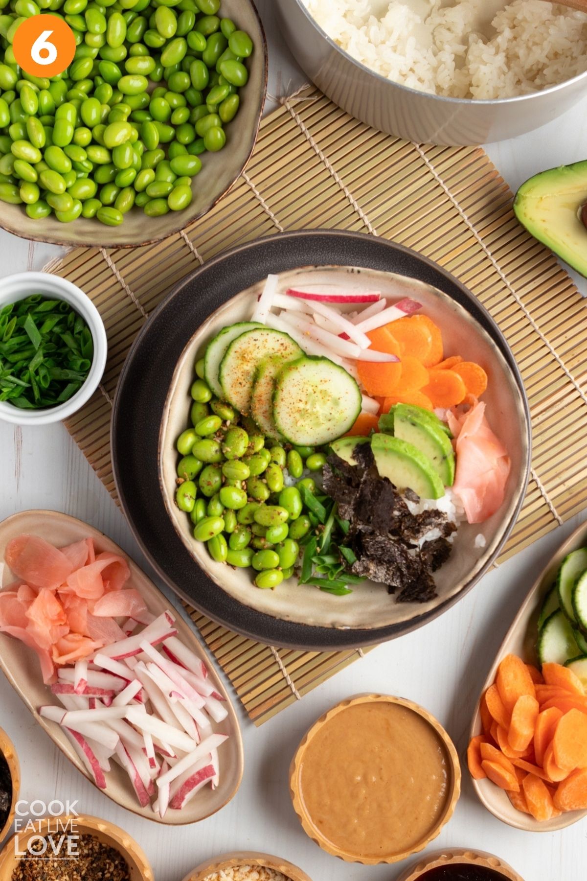 The rest of the veggie sushi bowls toppings added to the rice. 