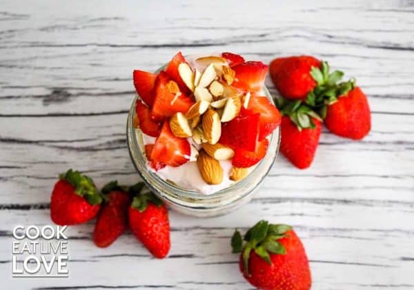 Strawberry yogurt oatmeal parfait - Cook Eat Live Love