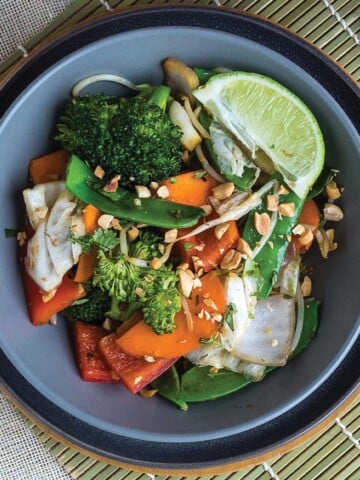 Spicy vegetable stir fry is ready to eat now.