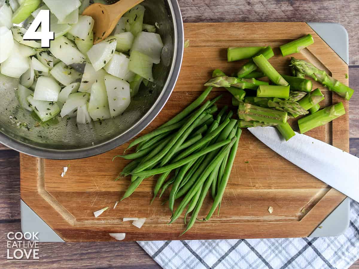 Cut green beans and asparagus on the cutting board