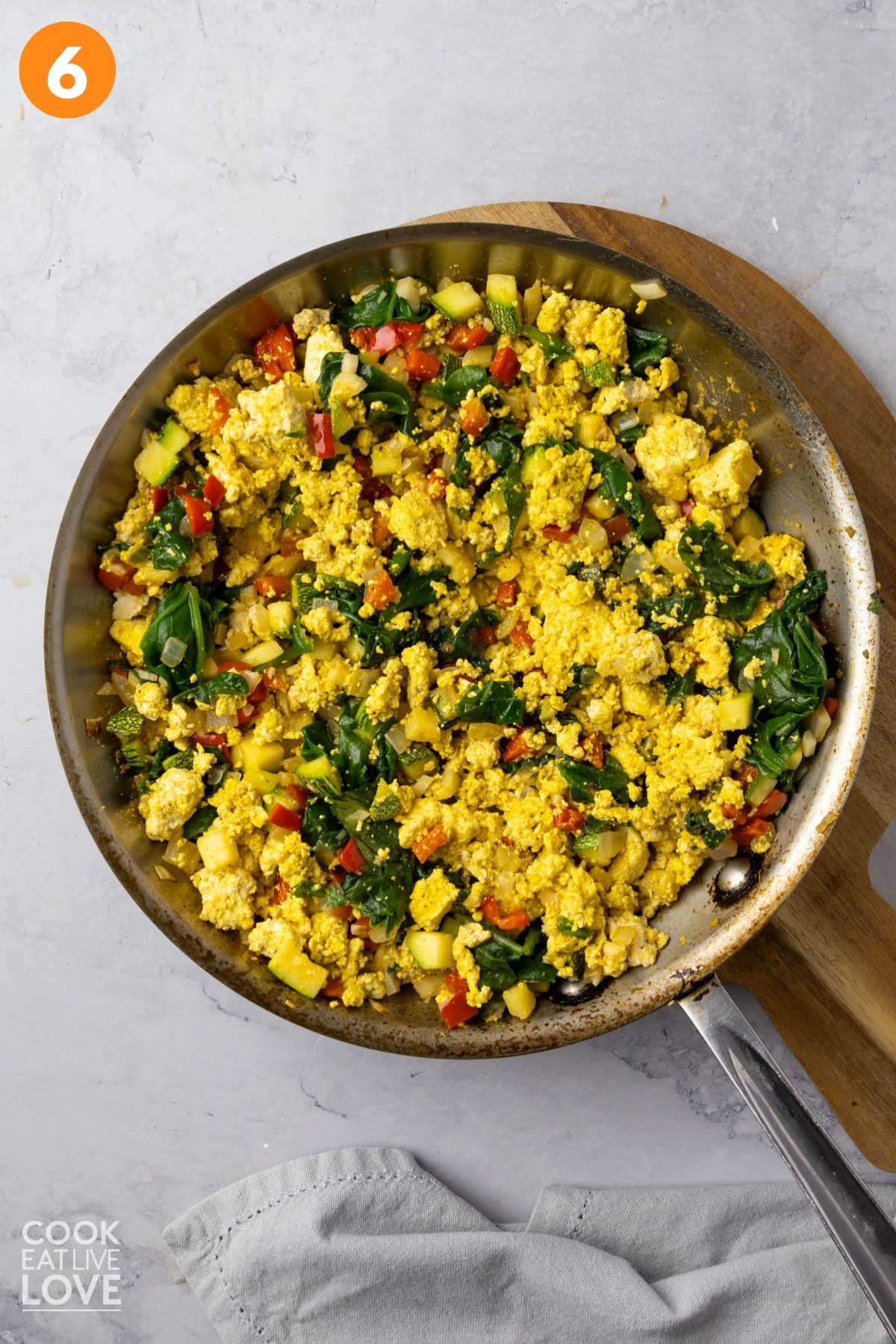 Vegetables added to the pan with tofu eggs. 