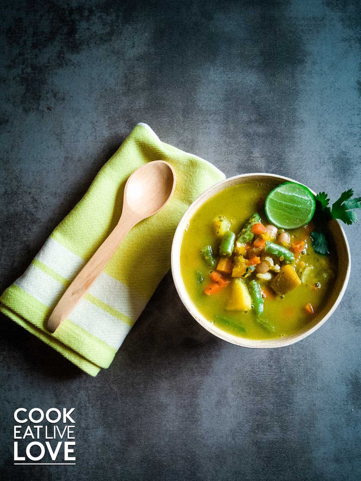 Peruvian green soup in bowl on gray background.