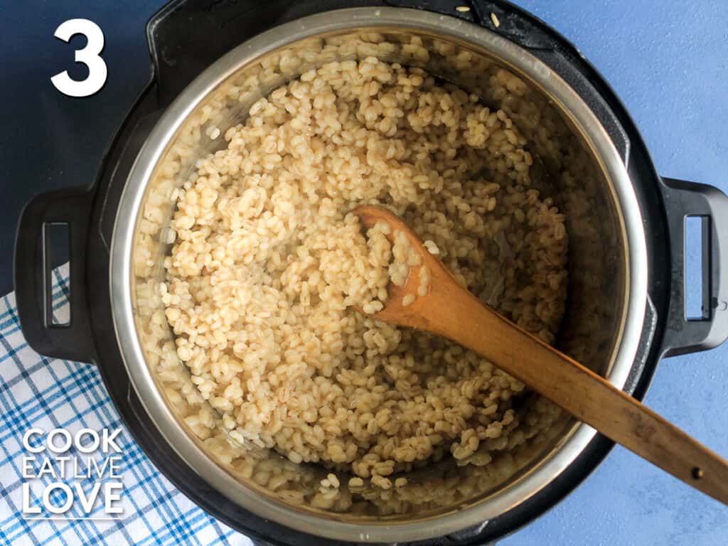 Cooked barley in instant pot