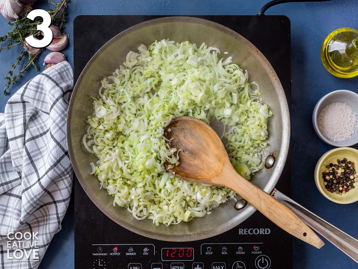 Cooking the leeks in a skillet