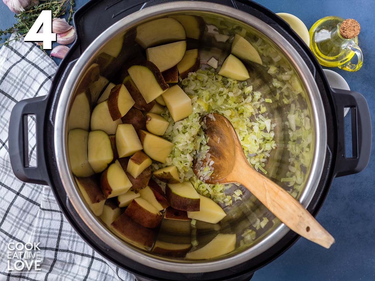Potatoes and leeks in the slow cooker