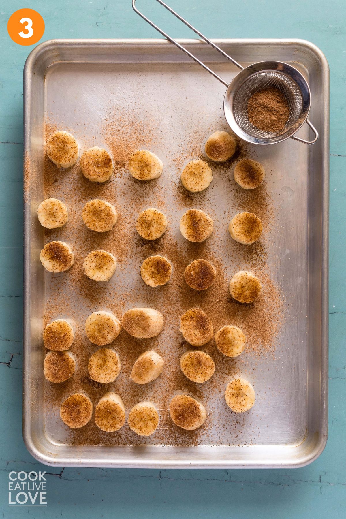 Cinnamon added on top.