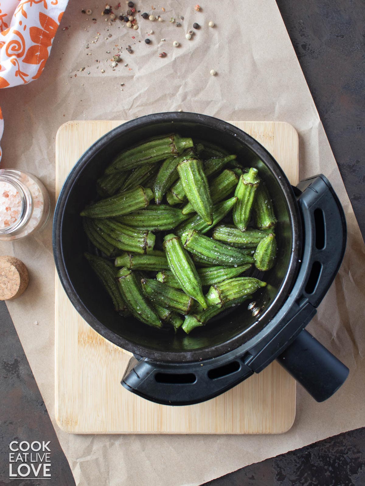 Okra in the air fryer basket.