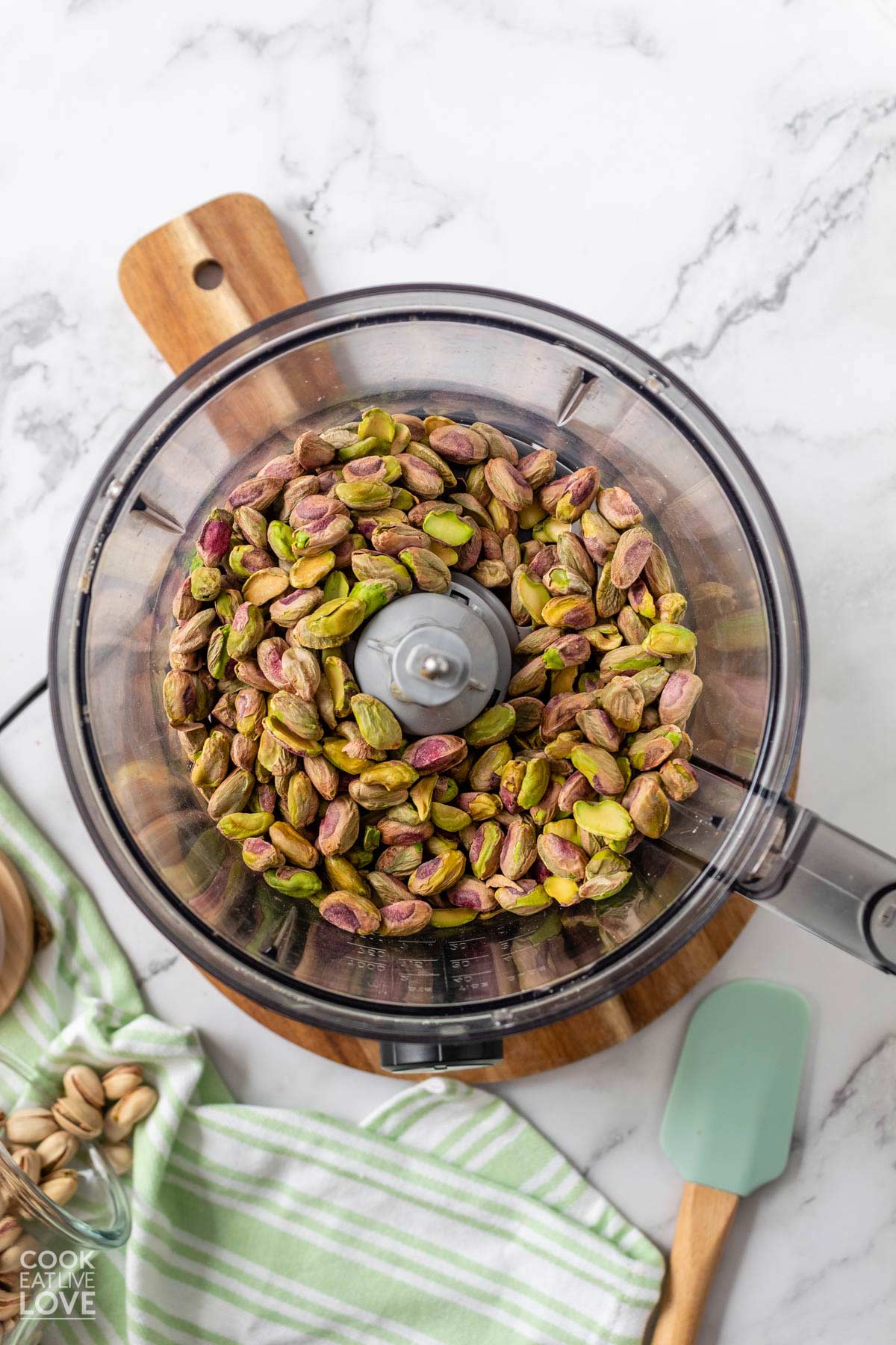 Pistachios in the food processor.