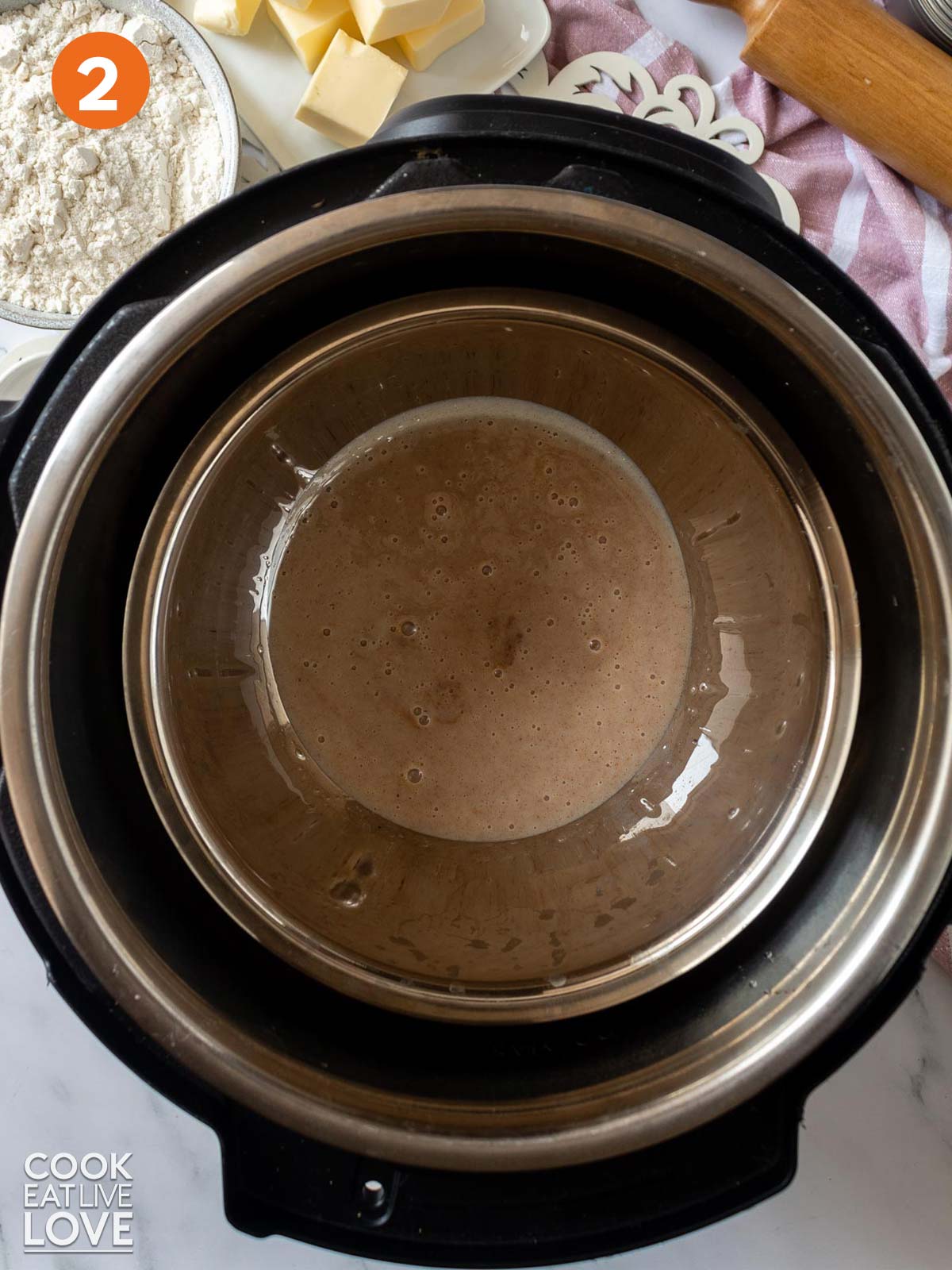 Bowl of manjar blanco ingredients inside the instant pot.