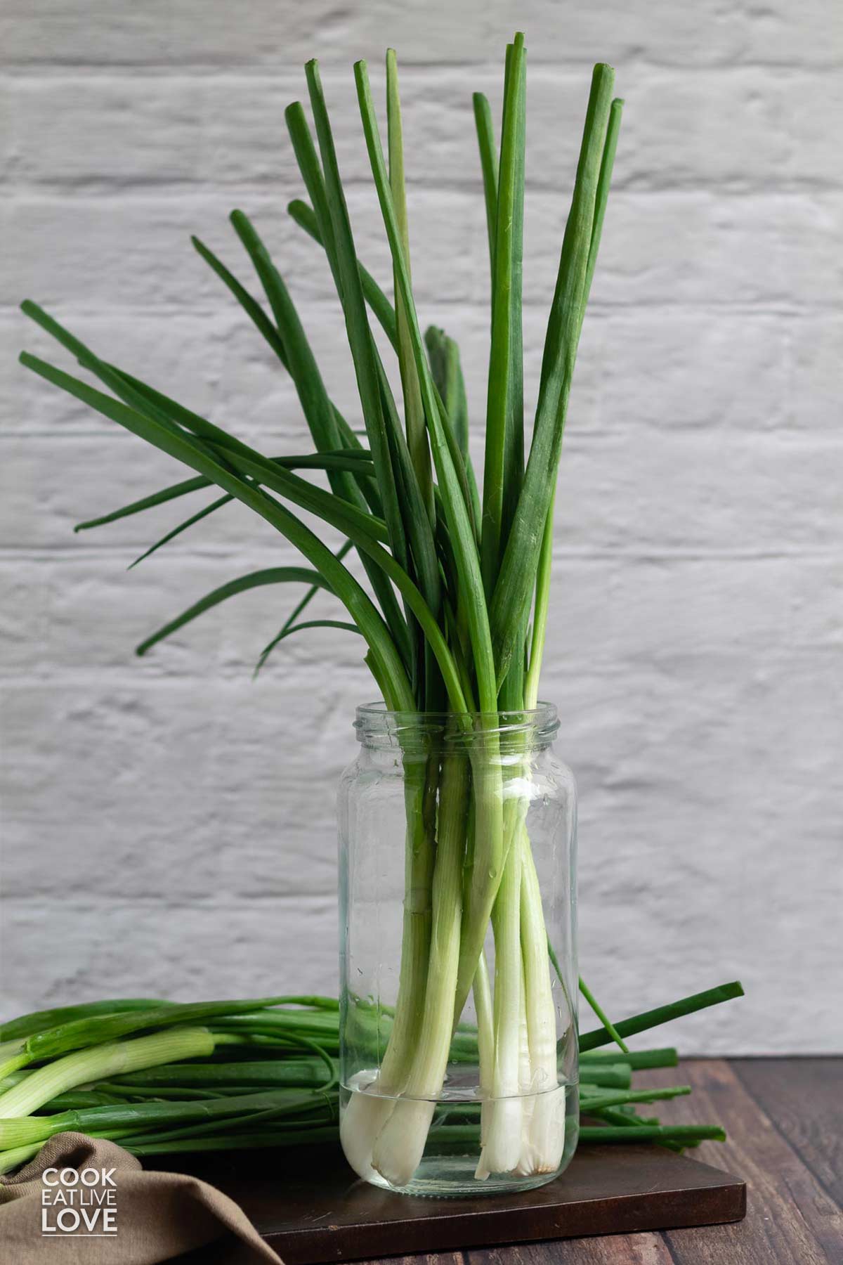 Green onions in a glass jar with water.
