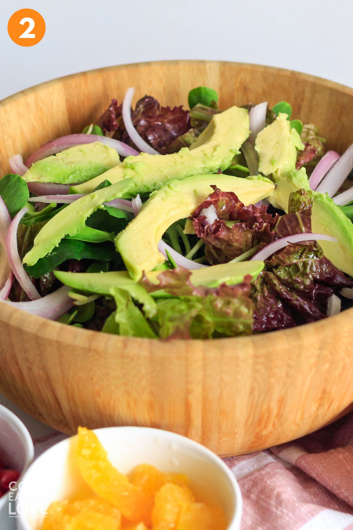 Lettuce, onions and red onion in. a bowl.