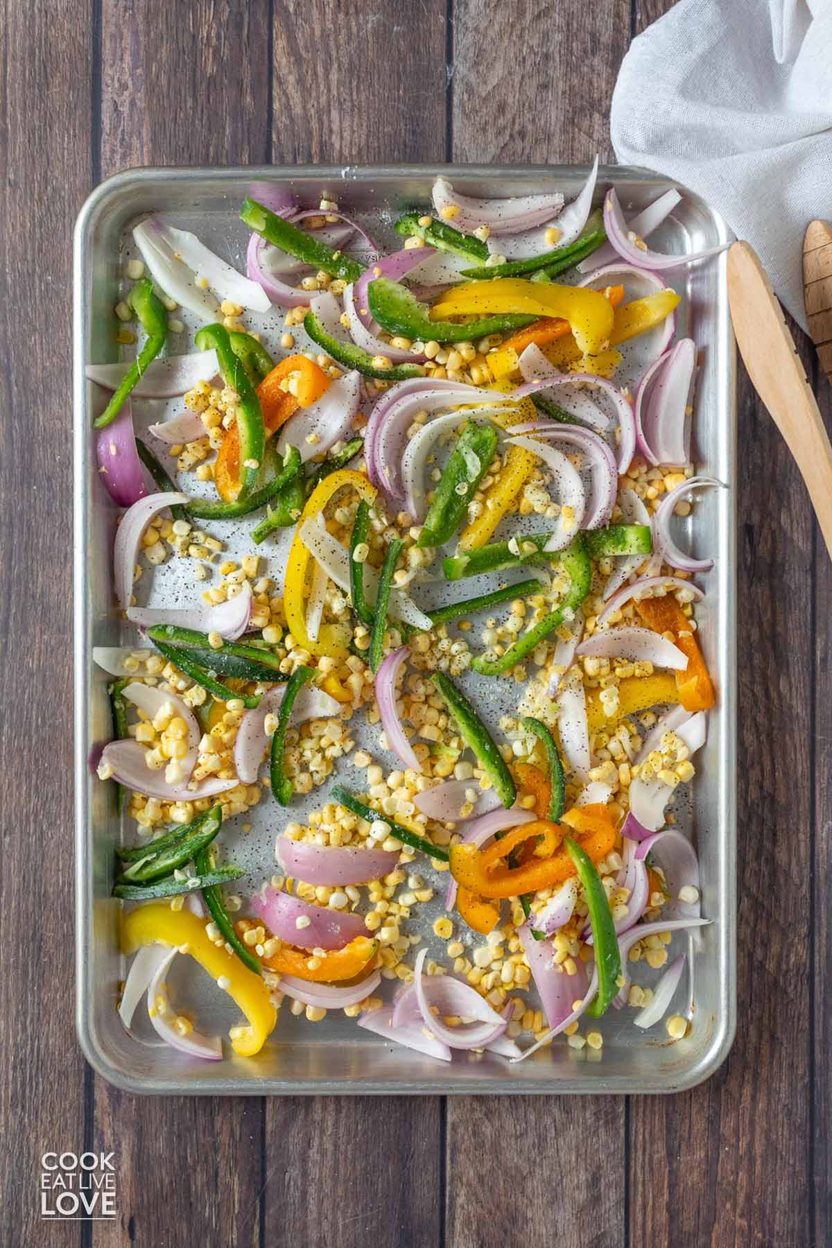 A tray of veggies with thicker red onion slices included in it.