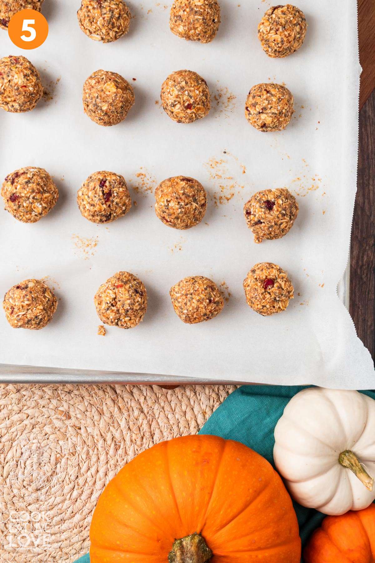 Pumpkin bites rolled into smooth balls.