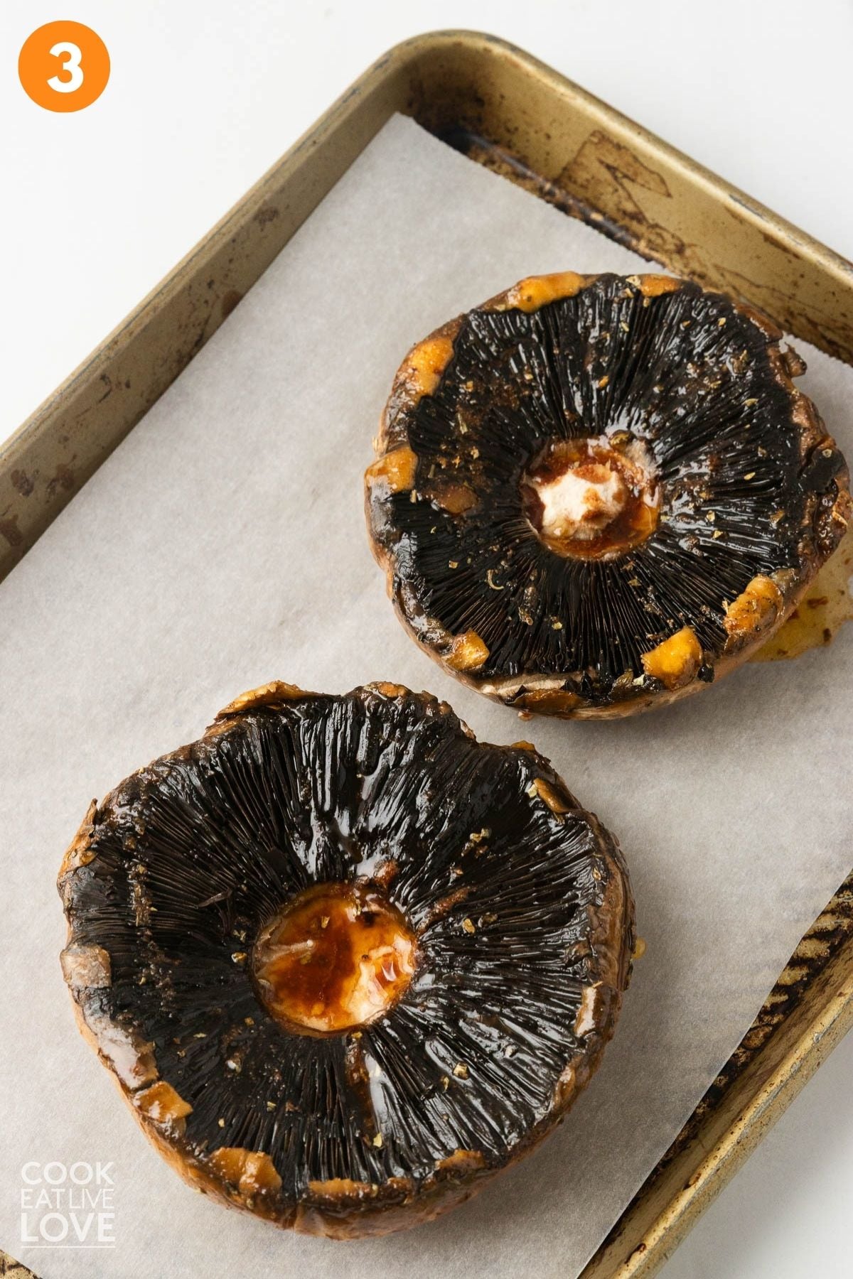 The mushrooms on a lined baking pan to bake.