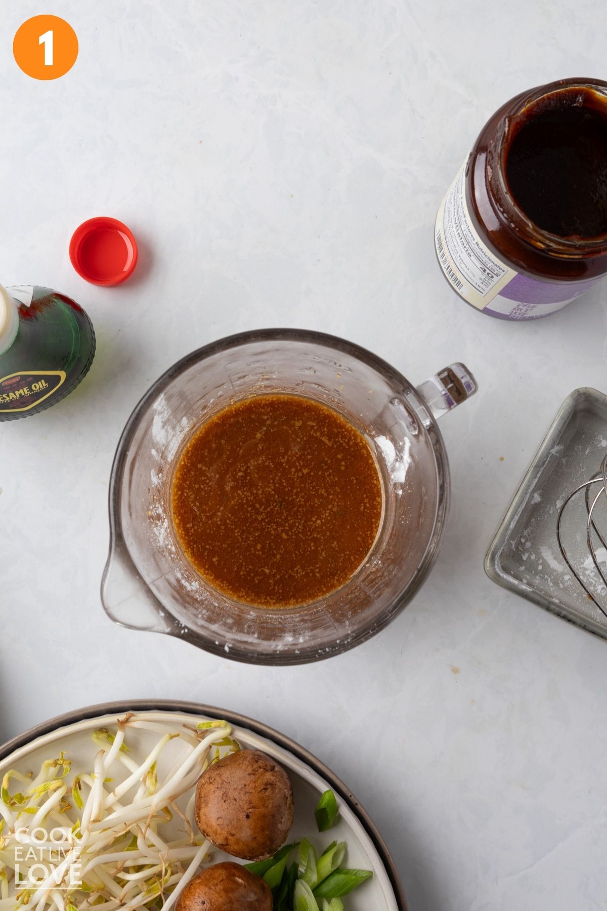 Vegetable broth, hoisin sauce, vinegar, soy sauce, sesame oil, cornstarch, and white pepper in a bowl.