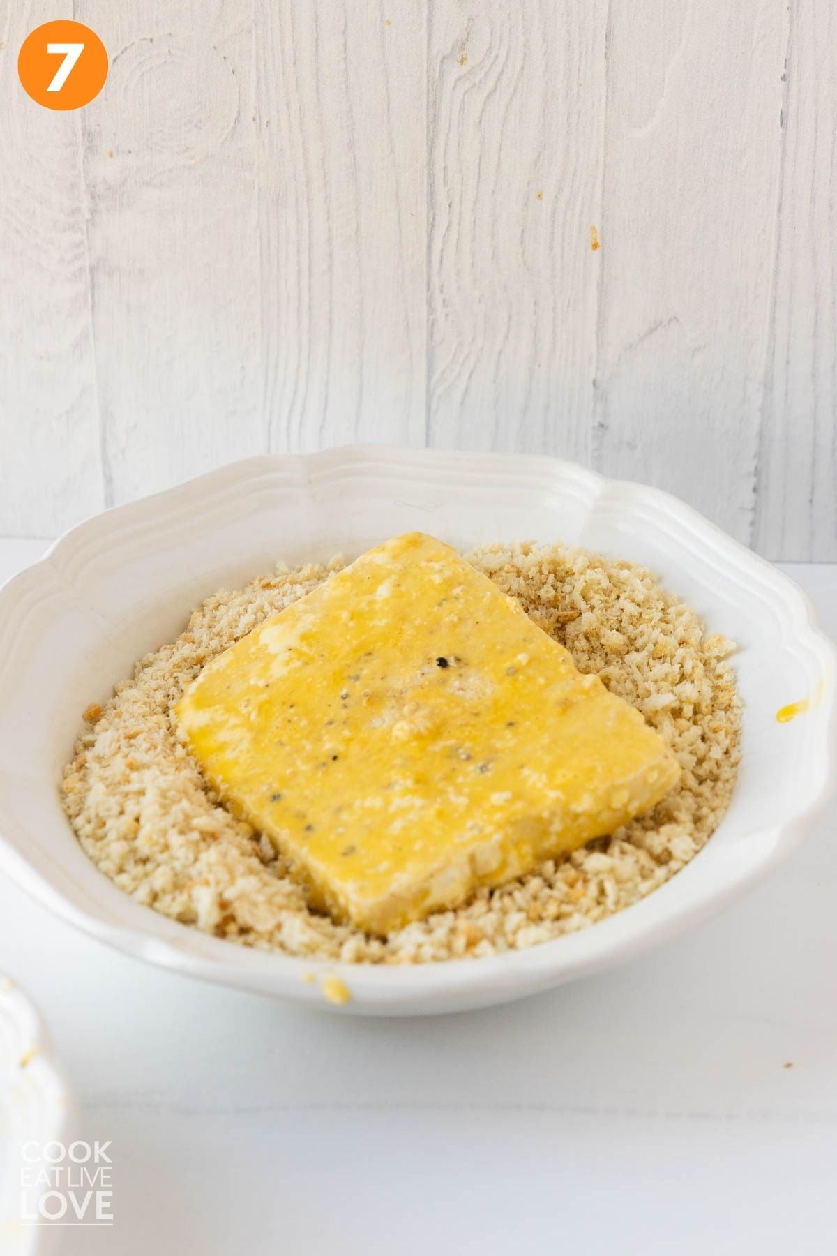 The tofu put into the panko.